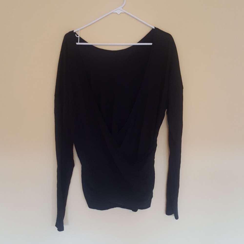 LUCY Black long sleeve top